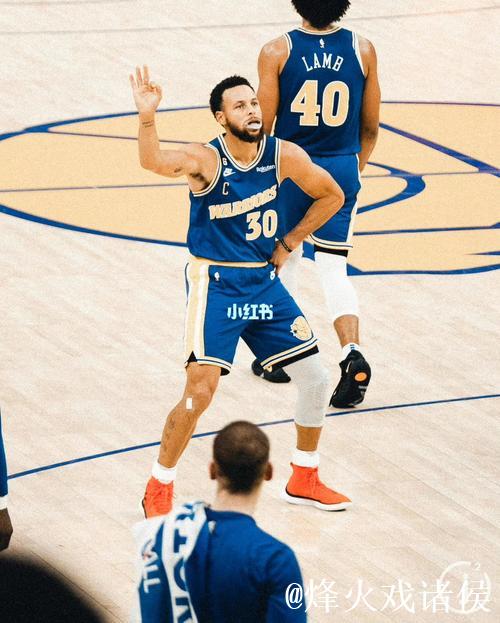 瑞安-内姆布哈德穿着BOOK1,得到14分4篮板11助攻 瑞安-内姆布哈德穿着BOOK1,得到14分4篮板11助攻