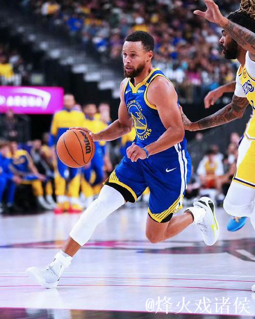 库里缺阵戴维斯贡献12+10 勇士大胜活塞豪取4连胜 库里缺阵戴维斯贡献12+10 勇士大胜活塞豪取4连胜