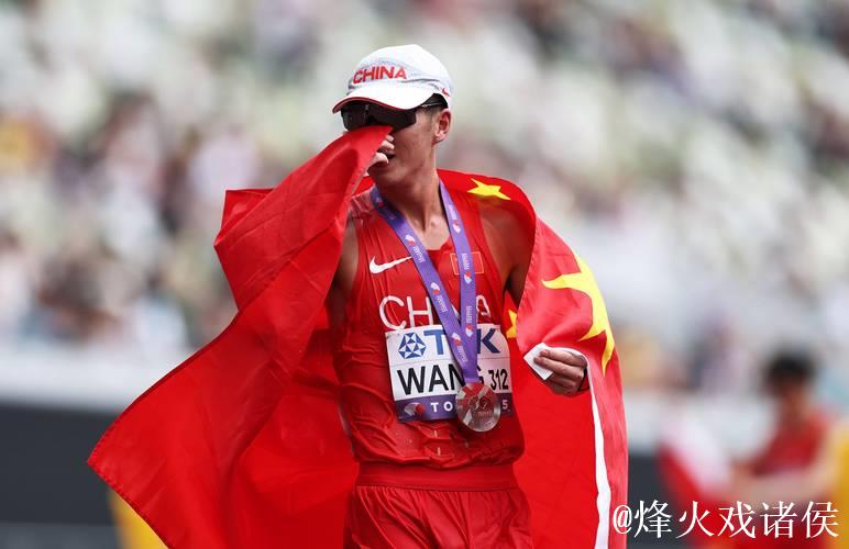 中国选手王朝朝摘得田径世锦赛男子20公里竞走银牌